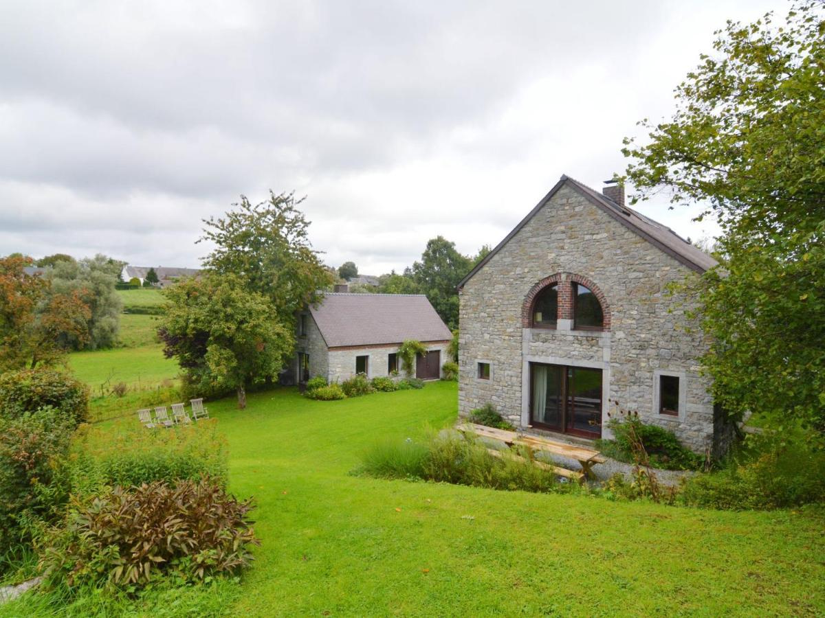 Quaint Holiday Home In Robechies Amid Meadows Chimay Eksteriør billede