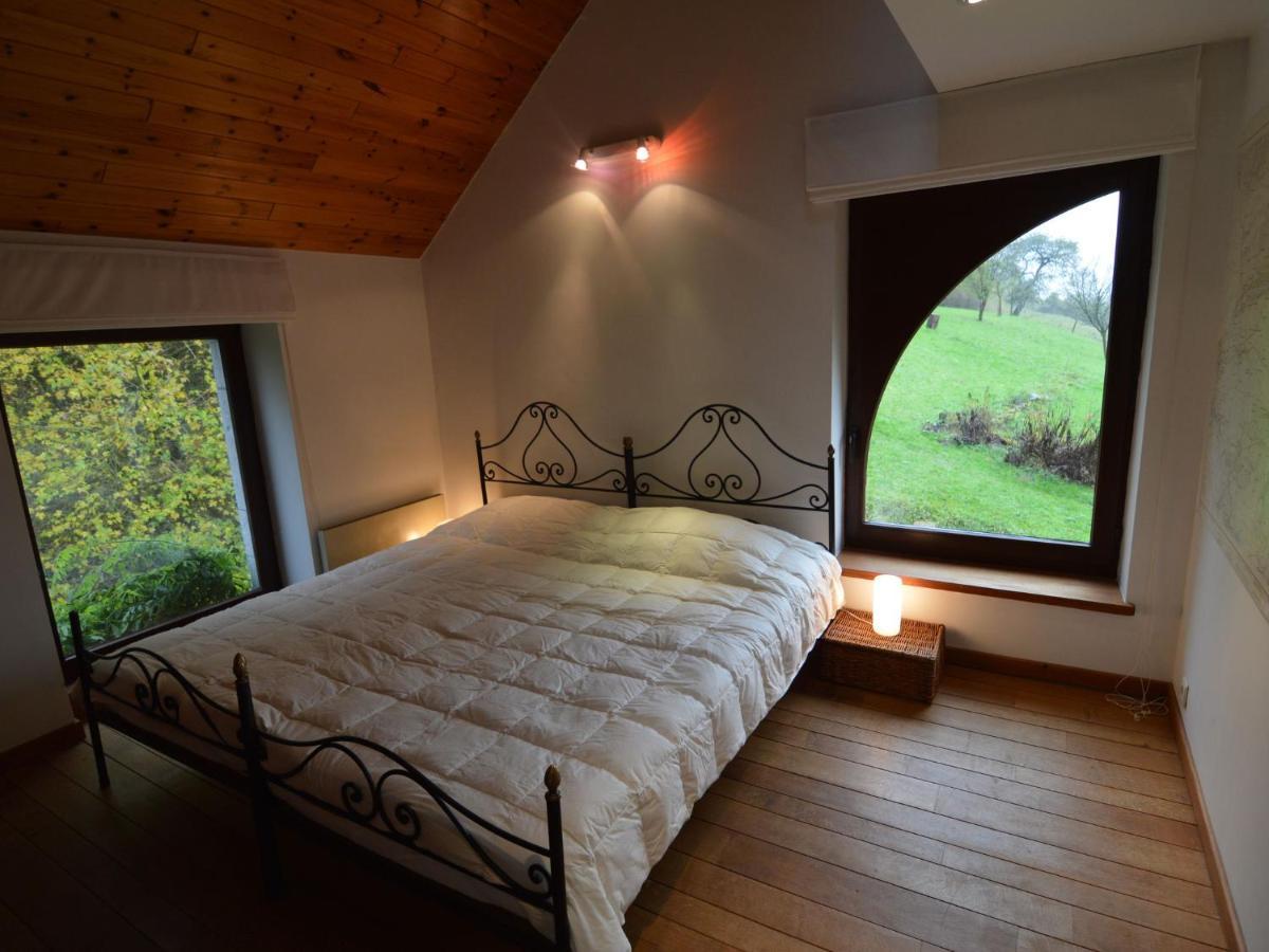 Quaint Holiday Home In Robechies Amid Meadows Chimay Eksteriør billede